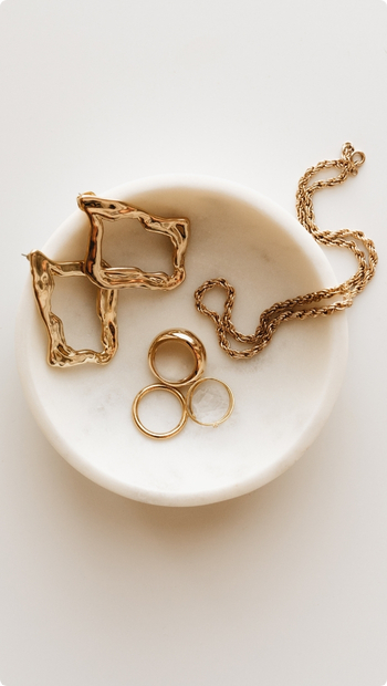 What types of gold items can I sell?